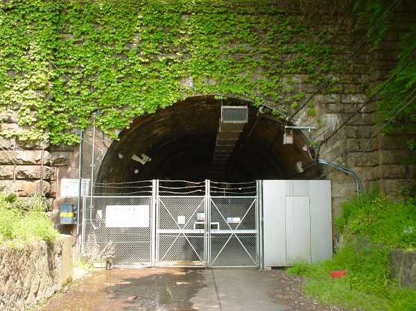 写真:トンネル入口