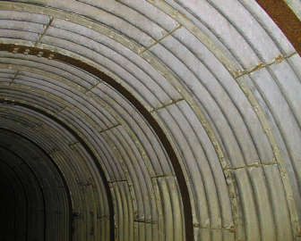 写真:トンネル内部1